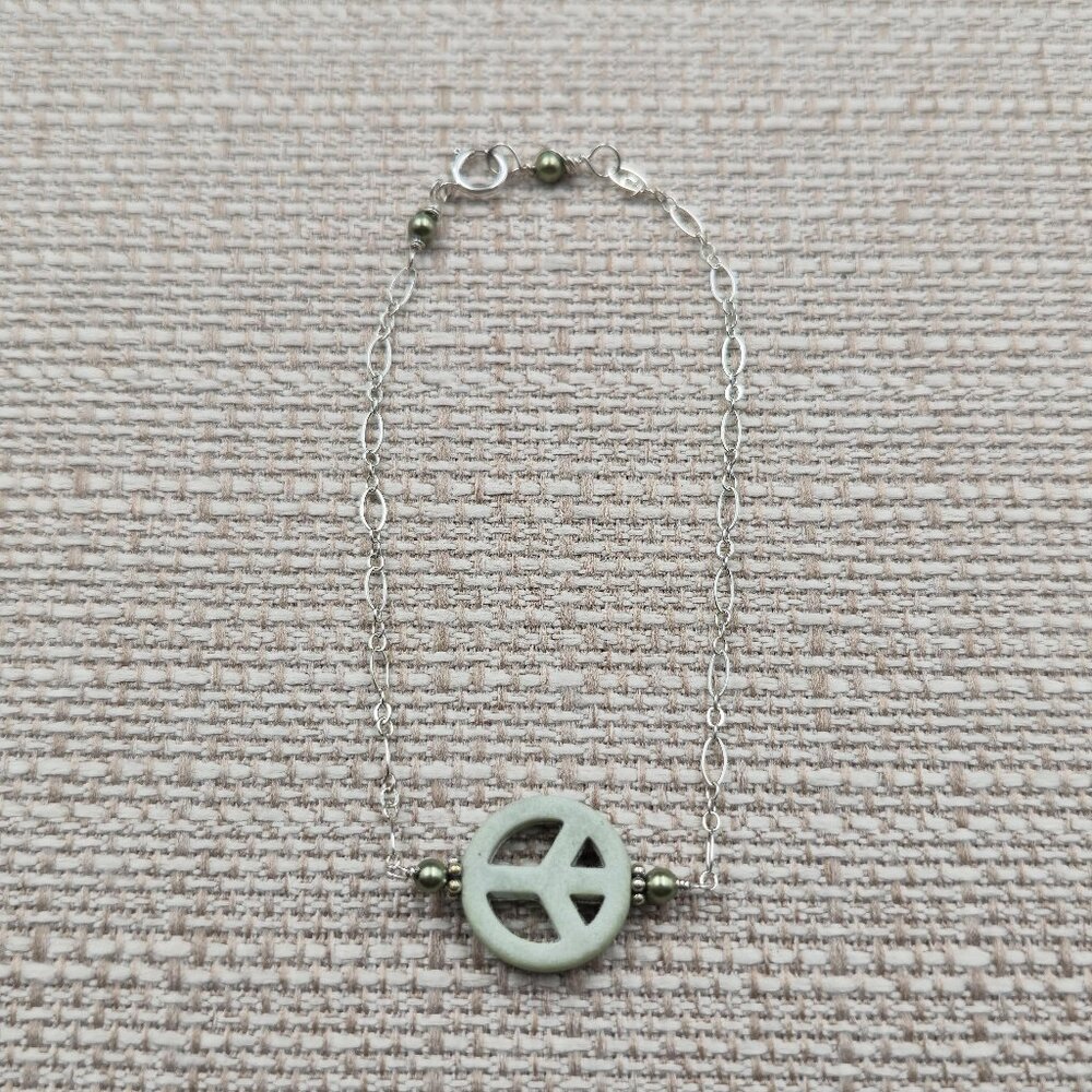 7.5 Inch Sterling Silver Jade Stone Peace Symbol Bracelet A6472